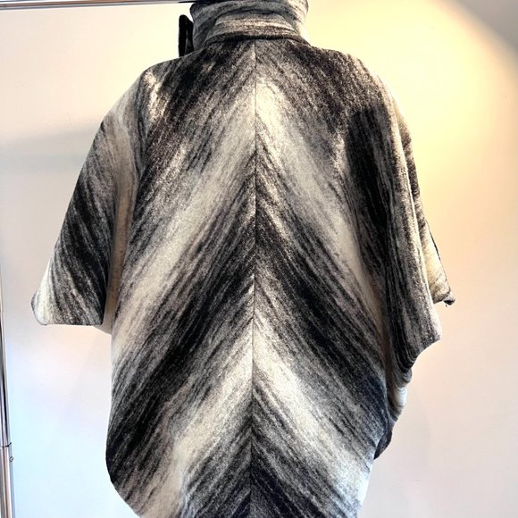 Virgin Wool Blend Black and White Contemporary Winter Cocoon Coat Sz Medium 8 - Picture 7 of 11